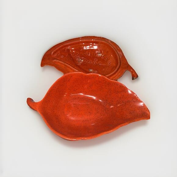 Orange USA Pottery Leaf Dish, Leaf Shaped Bowl Planter, Marked 2220 B USA W/ Lid - Picture 3 of 6